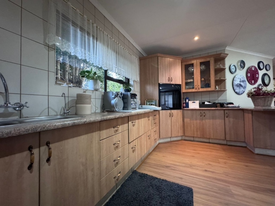 7 Bedroom Property for Sale in Pioneer Park KwaZulu-Natal
