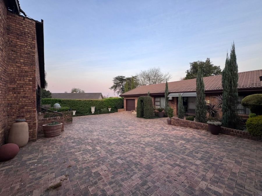 7 Bedroom Property for Sale in Pioneer Park KwaZulu-Natal