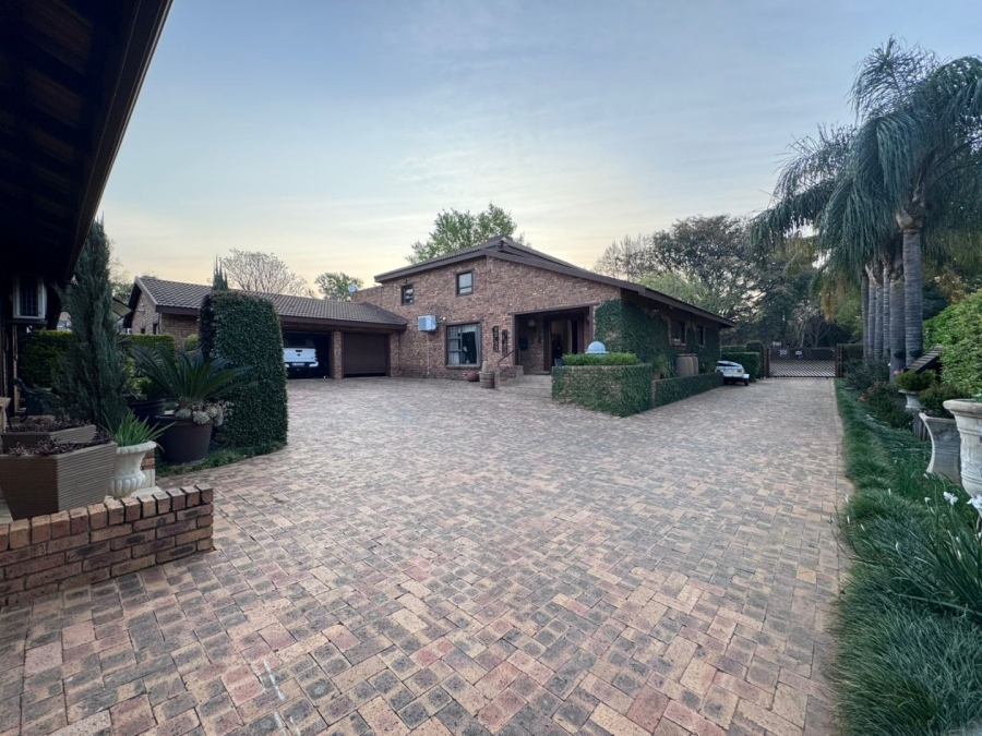 7 Bedroom Property for Sale in Pioneer Park KwaZulu-Natal