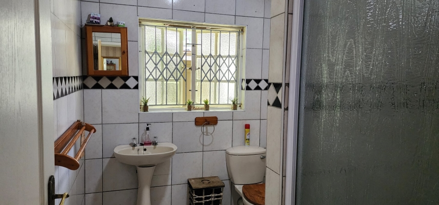 4 Bedroom Property for Sale in Umtentweni KwaZulu-Natal