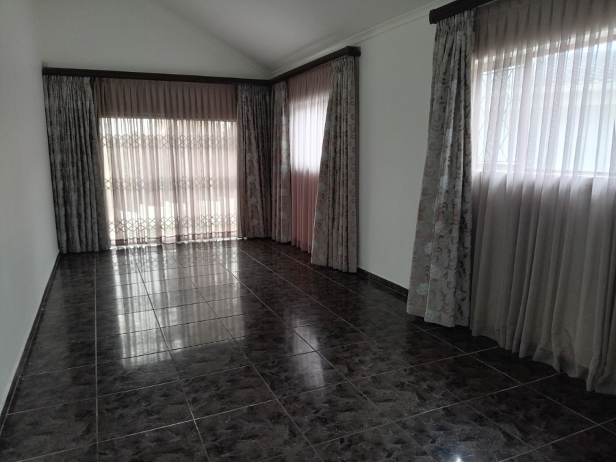 4 Bedroom Property for Sale in Uvongo KwaZulu-Natal