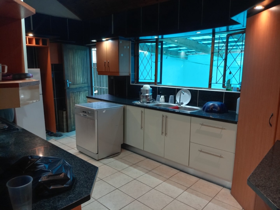4 Bedroom Property for Sale in Uvongo KwaZulu-Natal