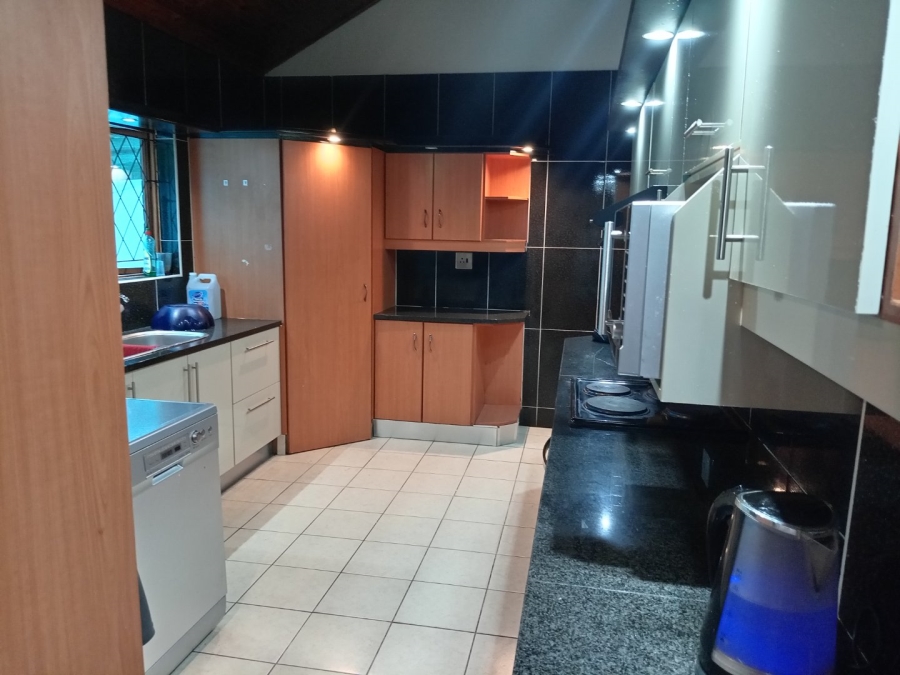 4 Bedroom Property for Sale in Uvongo KwaZulu-Natal