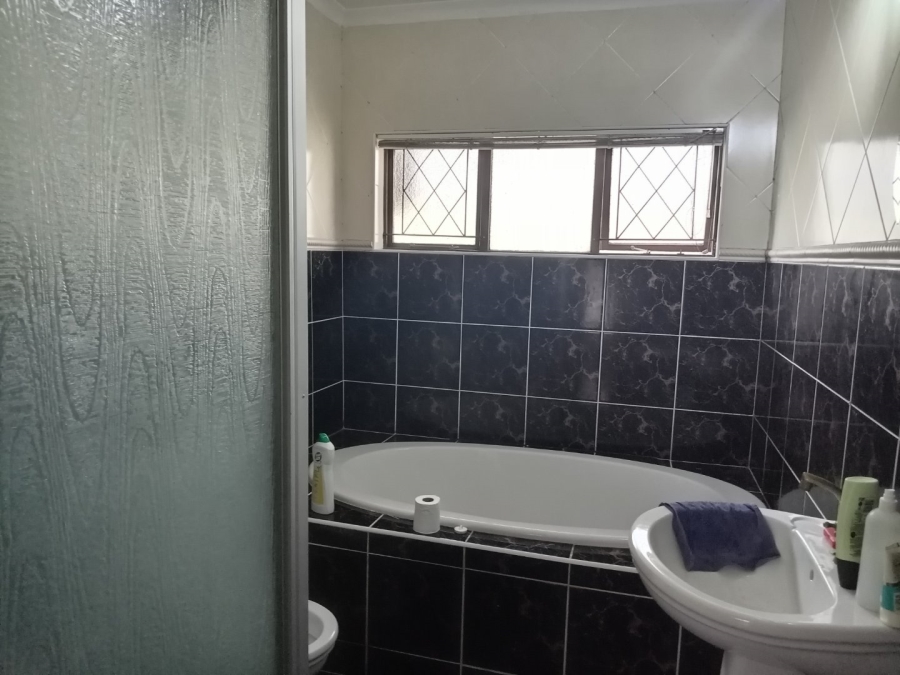 4 Bedroom Property for Sale in Uvongo KwaZulu-Natal