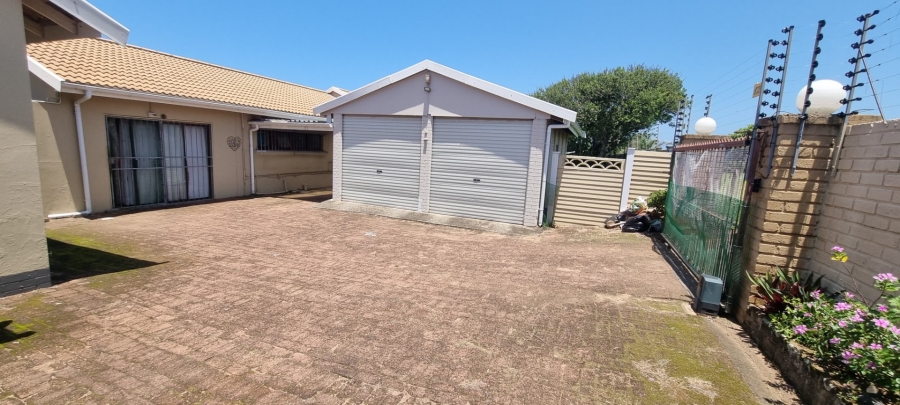 4 Bedroom Property for Sale in St Michaels On Sea KwaZulu-Natal