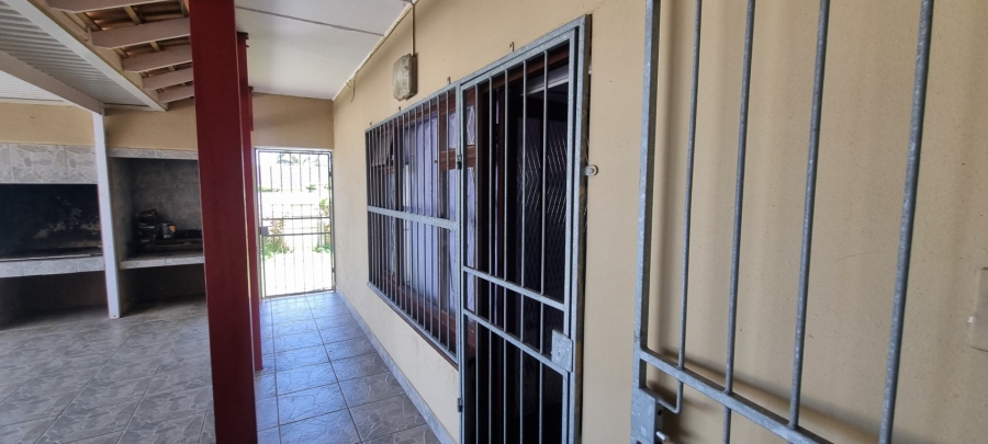4 Bedroom Property for Sale in St Michaels On Sea KwaZulu-Natal