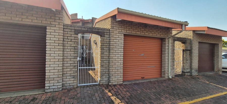 2 Bedroom Property for Sale in Huttenheights KwaZulu-Natal