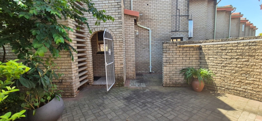 2 Bedroom Property for Sale in Huttenheights KwaZulu-Natal