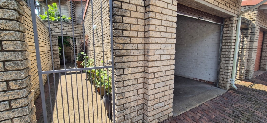 2 Bedroom Property for Sale in Huttenheights KwaZulu-Natal