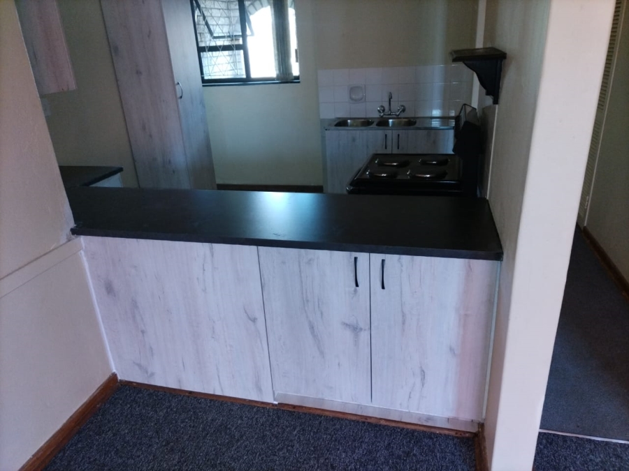 2 Bedroom Property for Sale in Huttenheights KwaZulu-Natal