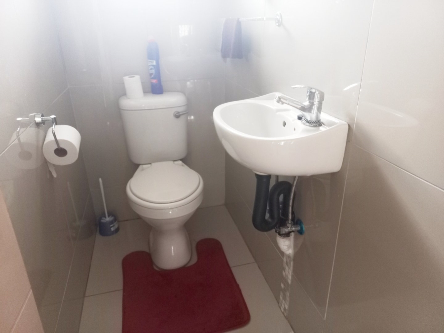 To Let 2 Bedroom Property for Rent in Warrenton KwaZulu-Natal