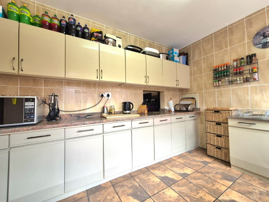 3 Bedroom Property for Sale in Huttenheights KwaZulu-Natal