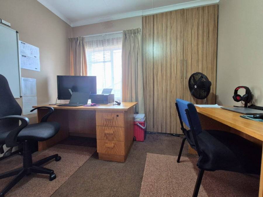 3 Bedroom Property for Sale in Huttenheights KwaZulu-Natal