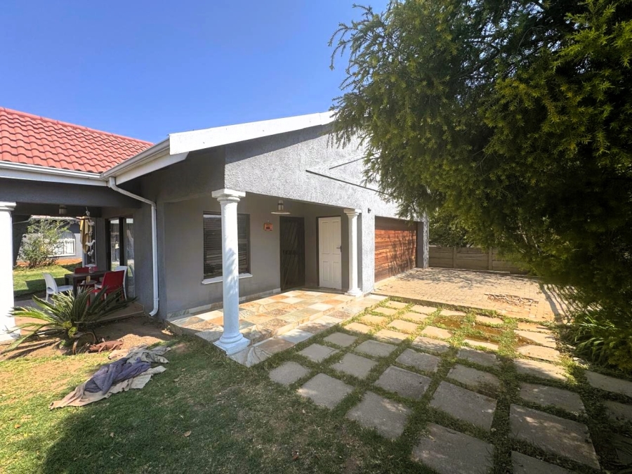 6 Bedroom Property for Sale in Schuinshoogte KwaZulu-Natal