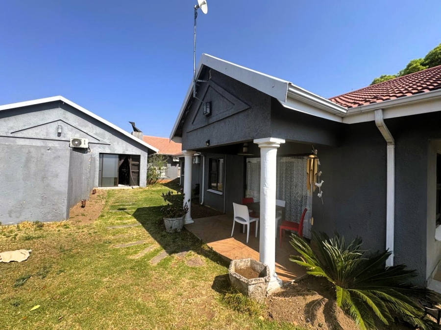 6 Bedroom Property for Sale in Schuinshoogte KwaZulu-Natal