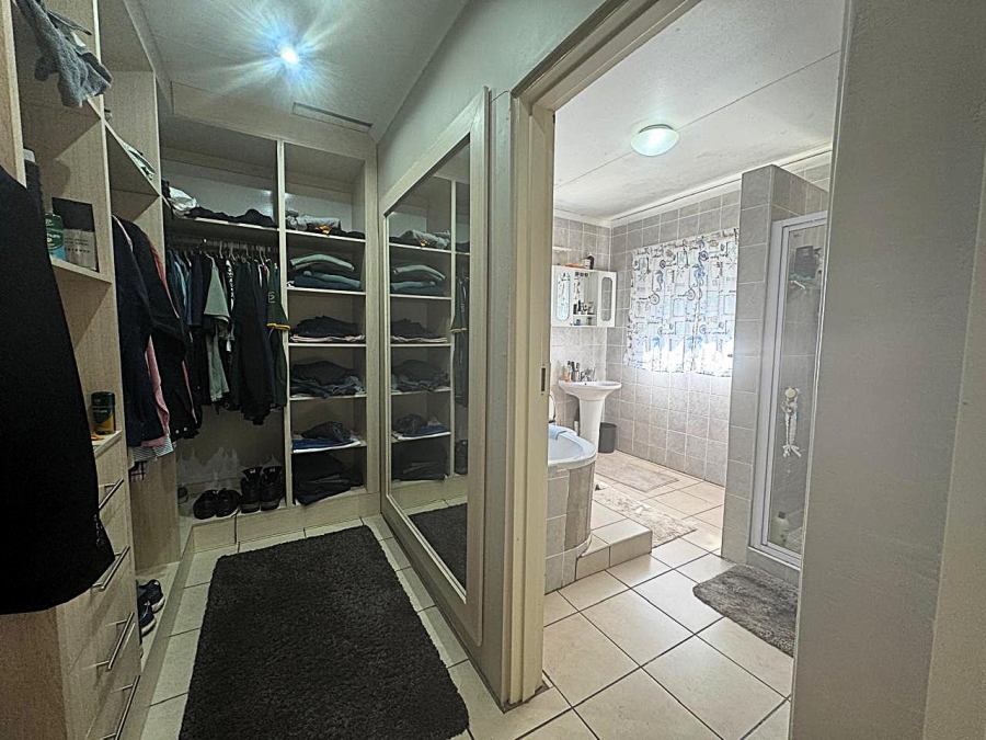 6 Bedroom Property for Sale in Schuinshoogte KwaZulu-Natal