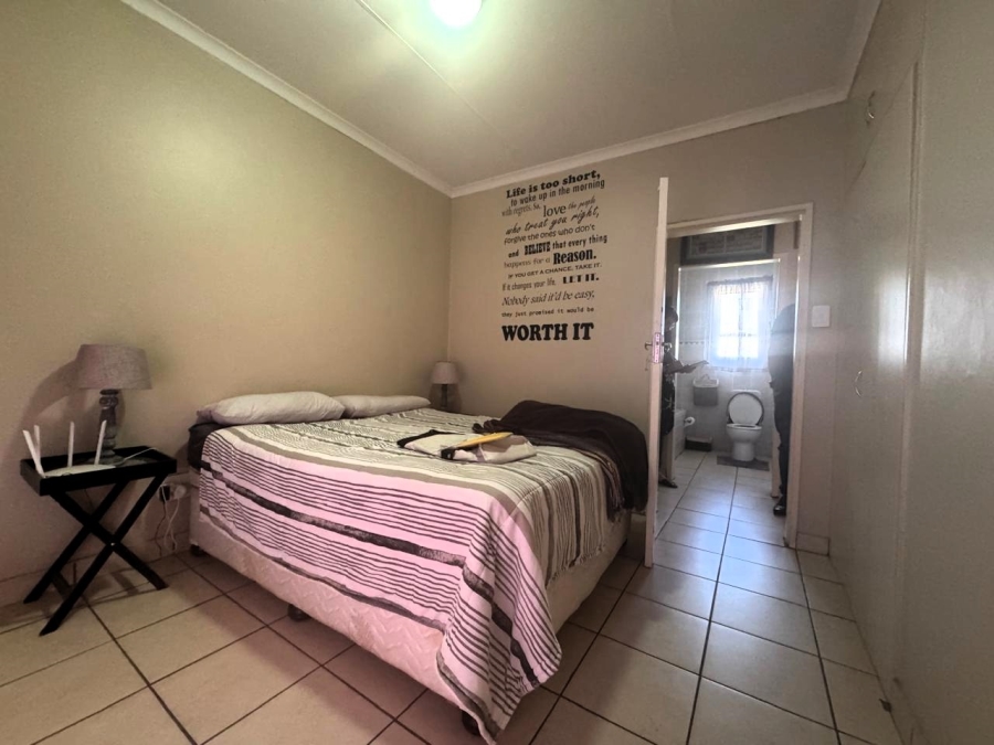 6 Bedroom Property for Sale in Schuinshoogte KwaZulu-Natal