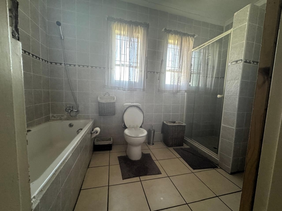 6 Bedroom Property for Sale in Schuinshoogte KwaZulu-Natal