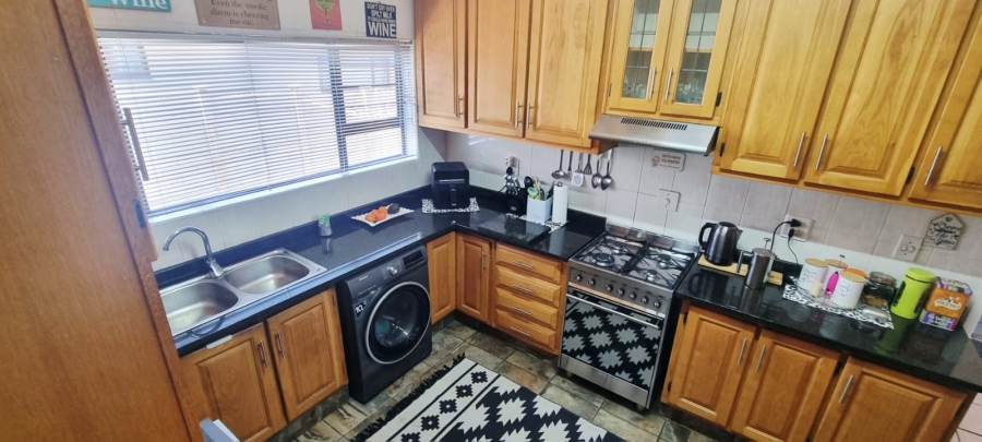 6 Bedroom Property for Sale in Shelly Beach KwaZulu-Natal