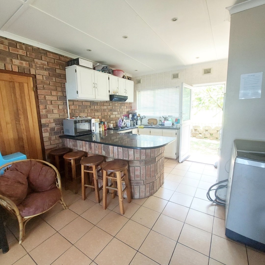 6 Bedroom Property for Sale in Sea Park KwaZulu-Natal