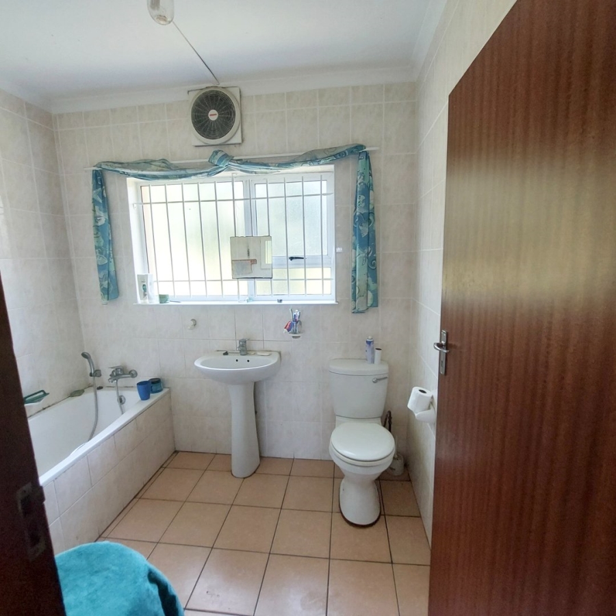 6 Bedroom Property for Sale in Sea Park KwaZulu-Natal