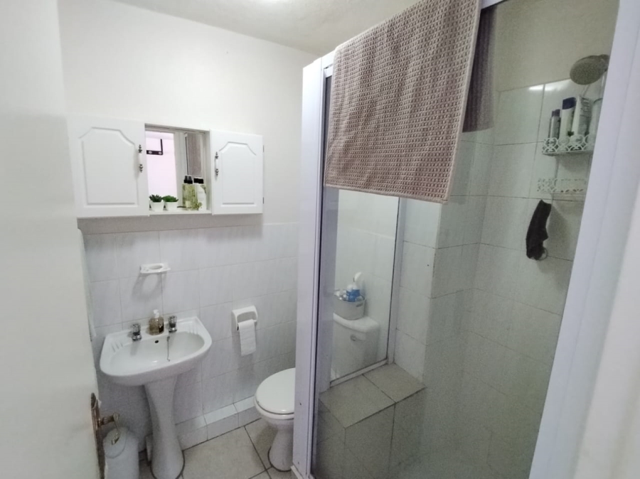 2 Bedroom Property for Sale in Uvongo KwaZulu-Natal