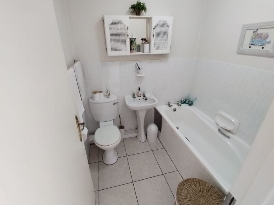 2 Bedroom Property for Sale in Uvongo KwaZulu-Natal