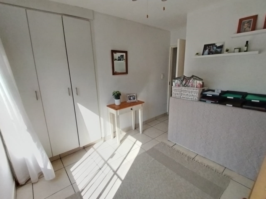 2 Bedroom Property for Sale in Uvongo KwaZulu-Natal
