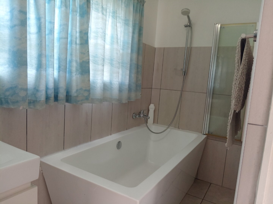 6 Bedroom Property for Sale in Uvongo Beach KwaZulu-Natal
