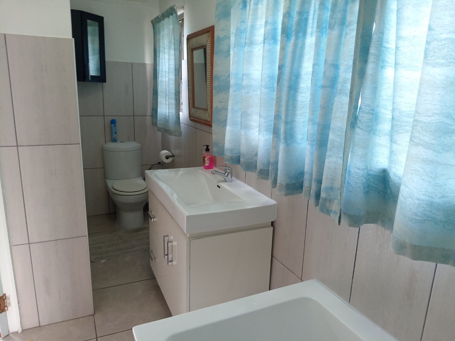 6 Bedroom Property for Sale in Uvongo Beach KwaZulu-Natal