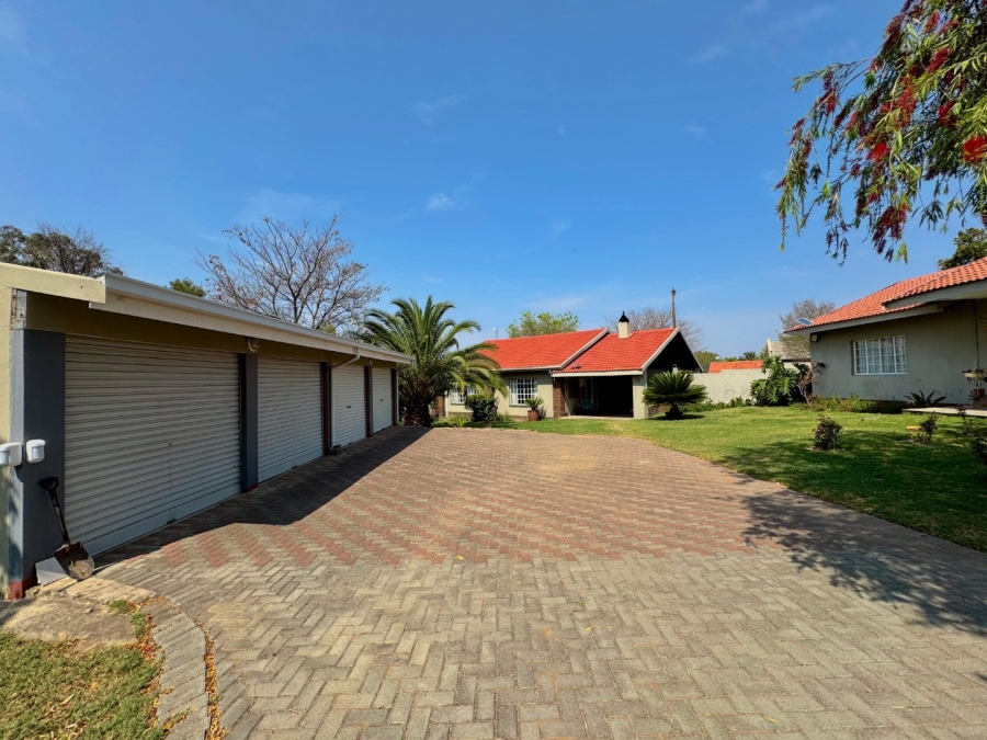 4 Bedroom Property for Sale in Schuinshoogte KwaZulu-Natal