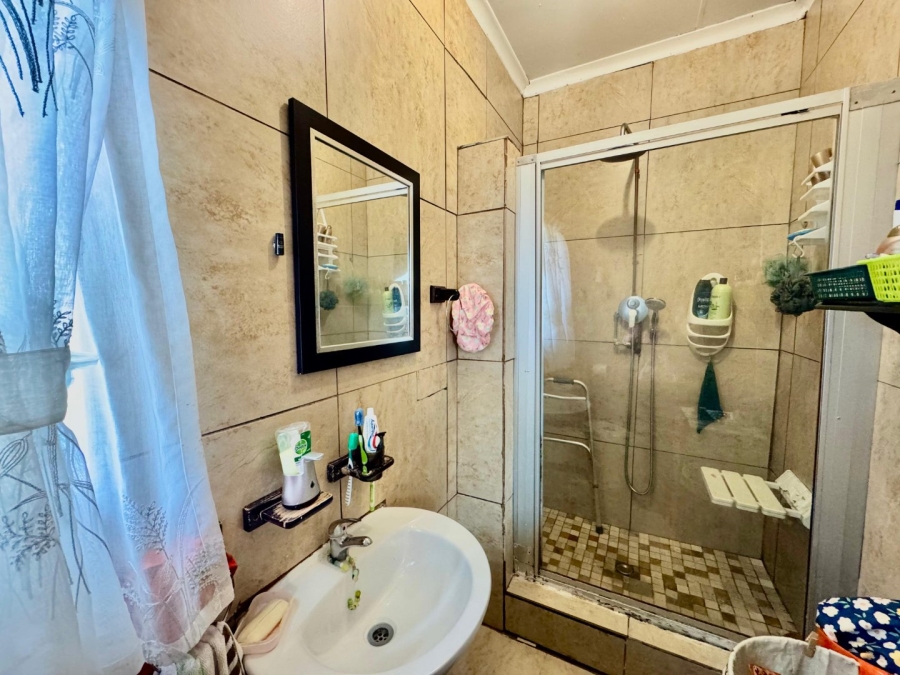 4 Bedroom Property for Sale in Schuinshoogte KwaZulu-Natal