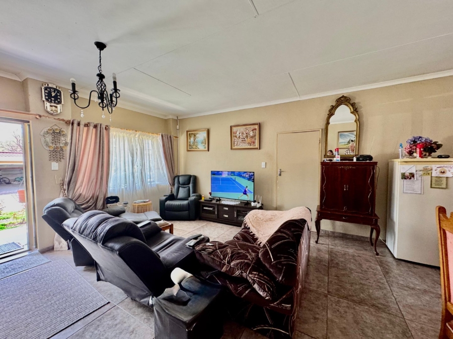4 Bedroom Property for Sale in Schuinshoogte KwaZulu-Natal