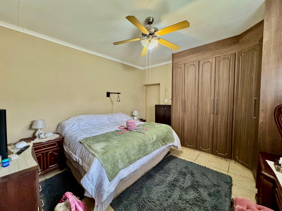 4 Bedroom Property for Sale in Schuinshoogte KwaZulu-Natal