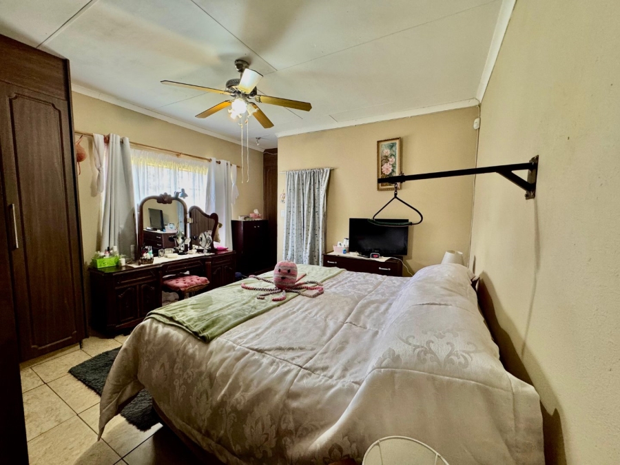 4 Bedroom Property for Sale in Schuinshoogte KwaZulu-Natal