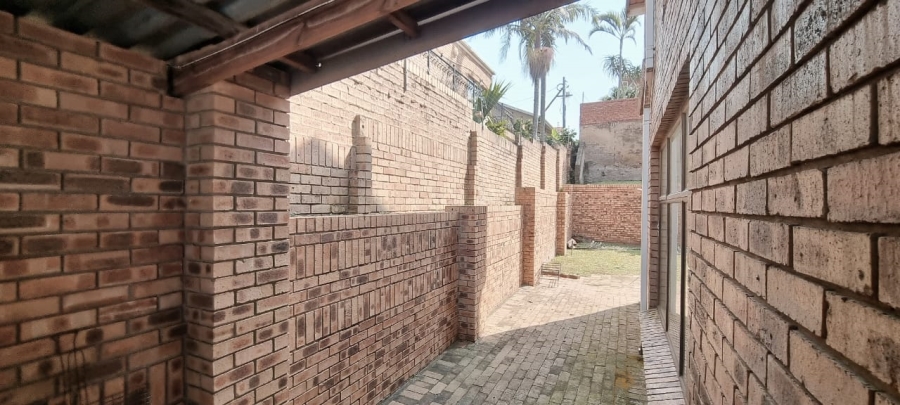 5 Bedroom Property for Sale in Beacon Rocks KwaZulu-Natal