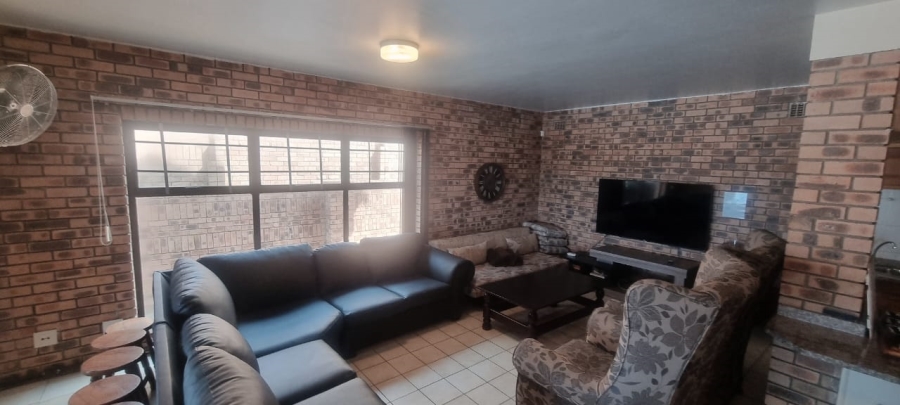 5 Bedroom Property for Sale in Beacon Rocks KwaZulu-Natal