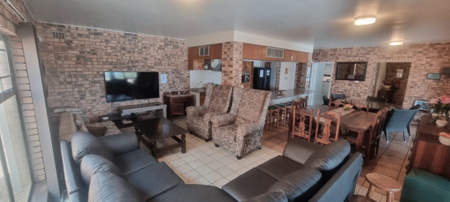 5 Bedroom Property for Sale in Beacon Rocks KwaZulu-Natal