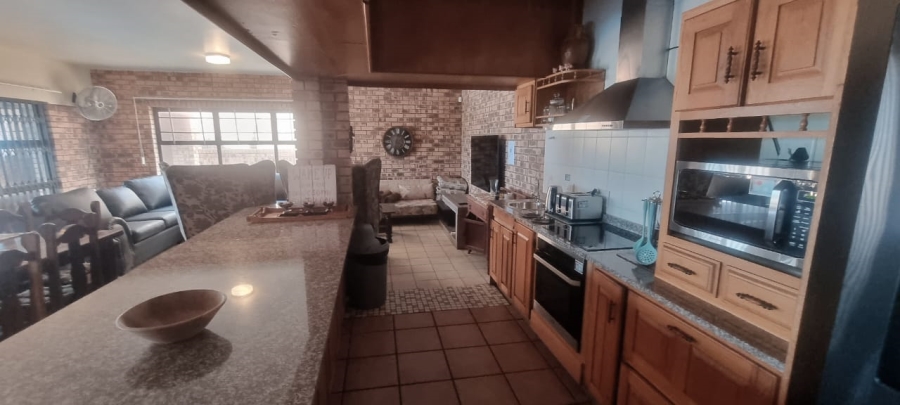 5 Bedroom Property for Sale in Beacon Rocks KwaZulu-Natal