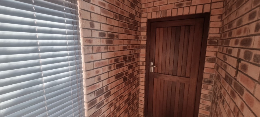 5 Bedroom Property for Sale in Beacon Rocks KwaZulu-Natal