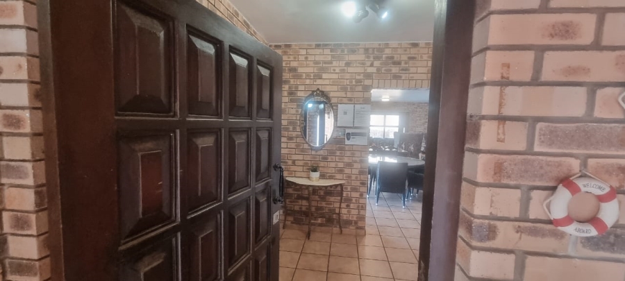 5 Bedroom Property for Sale in Beacon Rocks KwaZulu-Natal