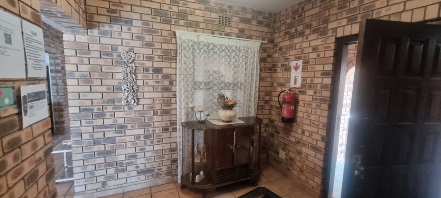 5 Bedroom Property for Sale in Beacon Rocks KwaZulu-Natal