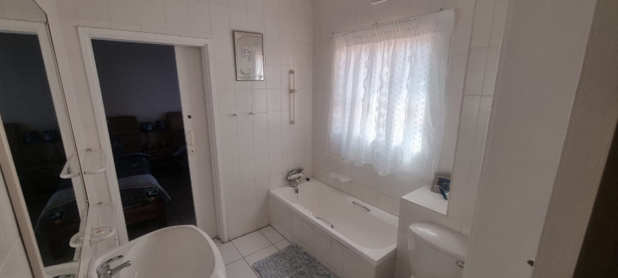 5 Bedroom Property for Sale in Beacon Rocks KwaZulu-Natal