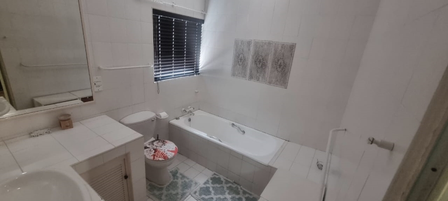 5 Bedroom Property for Sale in Beacon Rocks KwaZulu-Natal