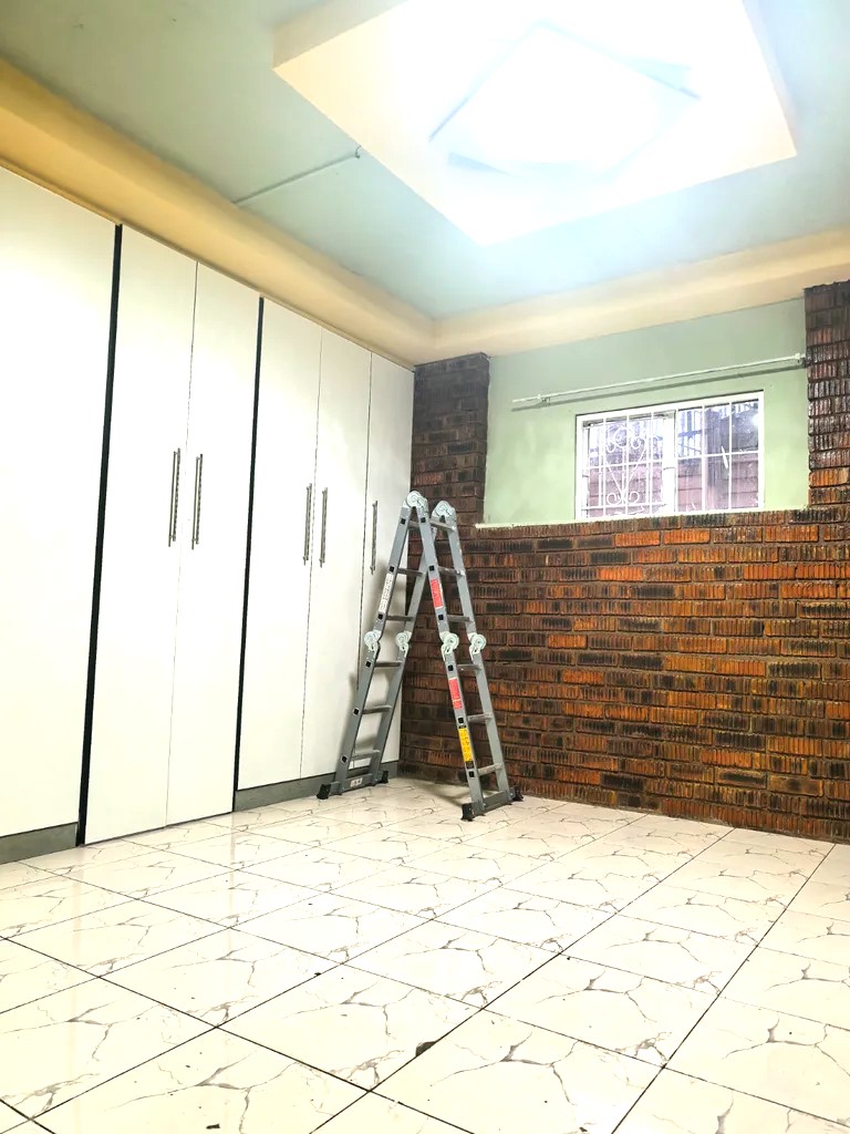 To Let 1 Bedroom Property for Rent in Raisethorpe KwaZulu-Natal