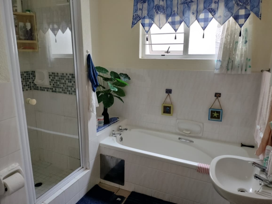 3 Bedroom Property for Sale in Uvongo KwaZulu-Natal