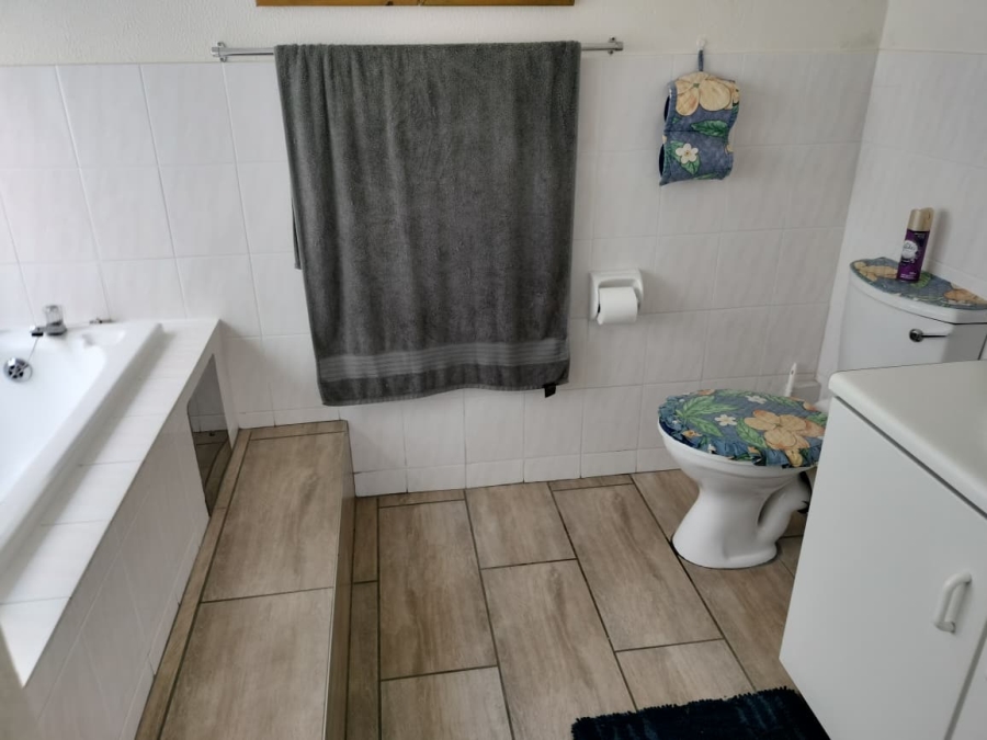 3 Bedroom Property for Sale in Uvongo KwaZulu-Natal