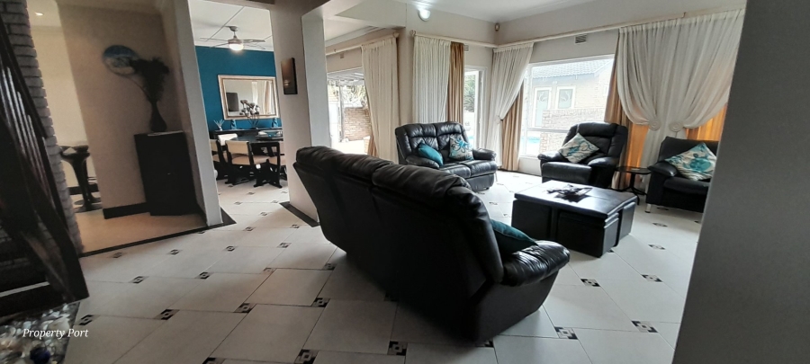 4 Bedroom Property for Sale in Oslo Beach KwaZulu-Natal