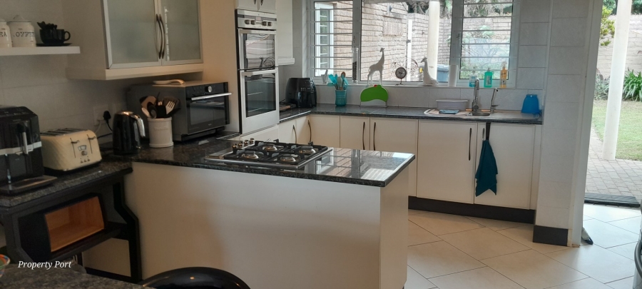 4 Bedroom Property for Sale in Oslo Beach KwaZulu-Natal