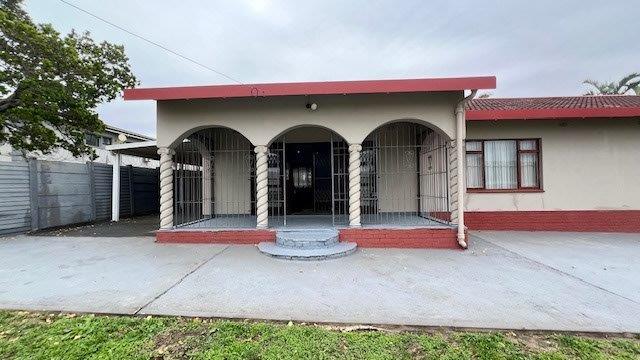 4 Bedroom Property for Sale in Uvongo KwaZulu-Natal